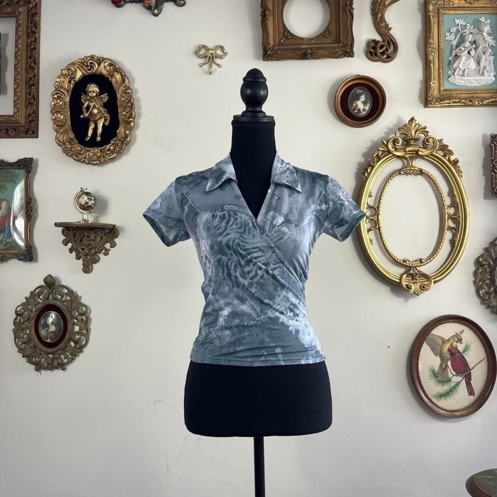 🩶 Cheryl Creations Wrap Front Graphic Tee Small Grey Blue Nylon Vintage Y2K 🐅